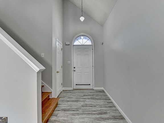 5th image of 1112 Ashbury Dr