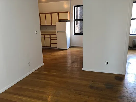 Rented by GreenVill Real Estate LLC | media 18