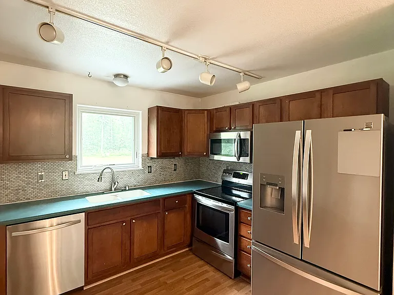 Christine Dr — Photo 2