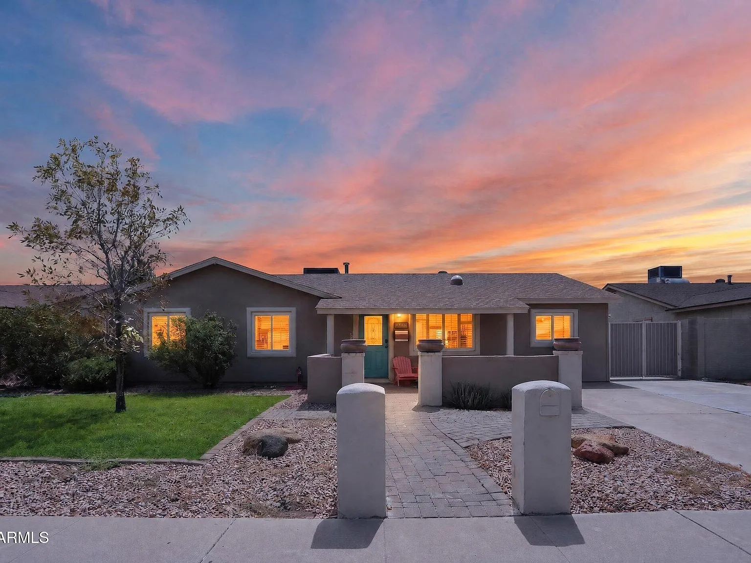 3 bed, 2.0 bath, 1400 sqft, $2,000 — Photo 1