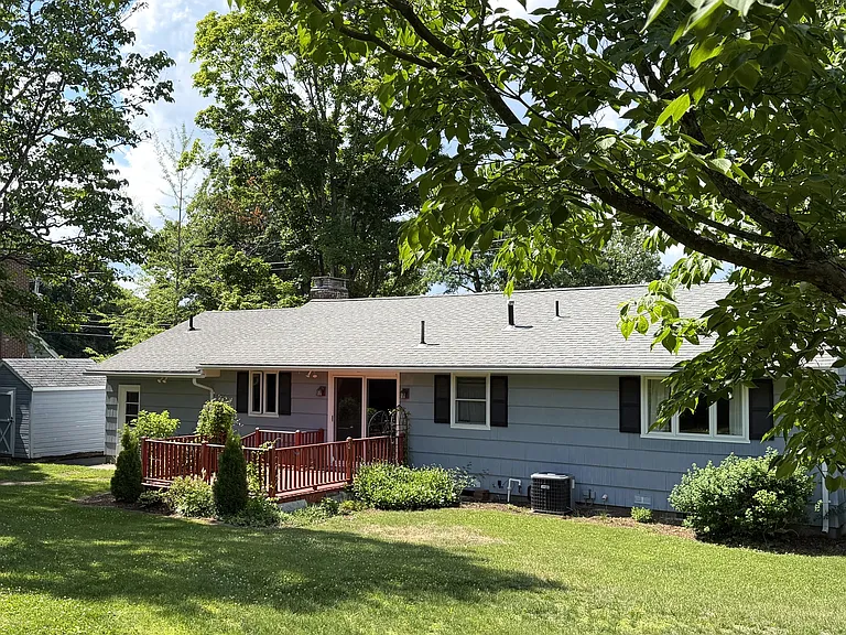 121 Huntington Rd — Photo 2