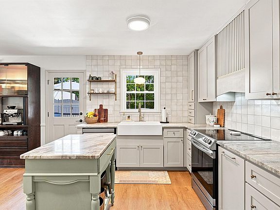 3rd image of 109 Stonehenge Ct
