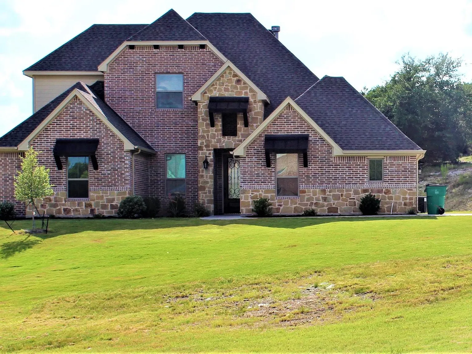 4 bed, 2843 sqft, $3,300 — Photo 3