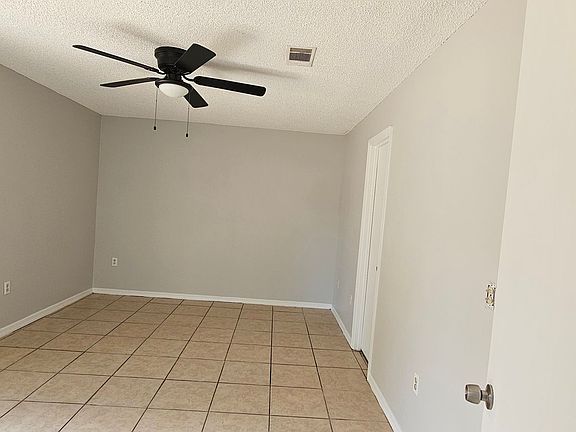 4th image of 443 Lakeside Pl