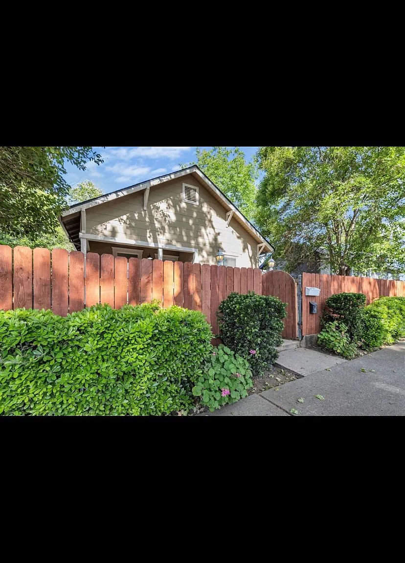 2 bed, 1080 sqft, $2,500 — Photo 3