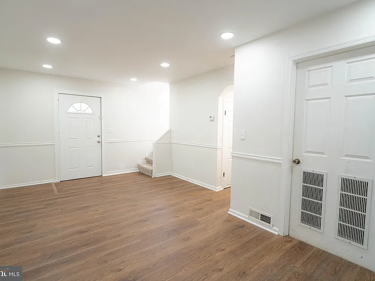 2409 Greeley Pl — Photo 9