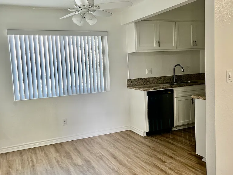 1 bedroom/1 bath - dining & kitchen