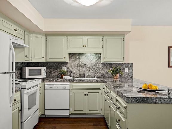 5th image of 866 Northwood Blvd #5