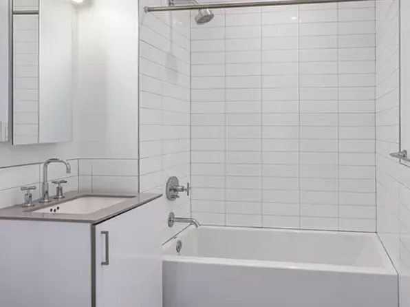 22-22 Jackson Avenue image 8 of 10