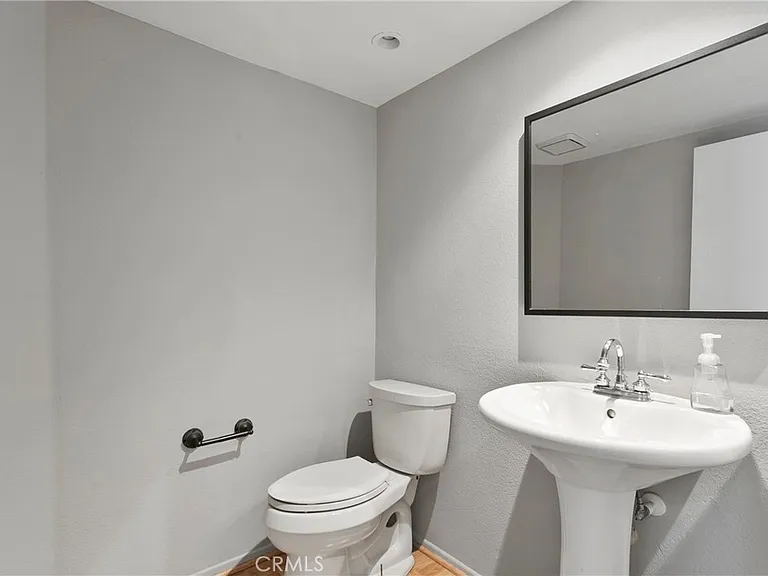 22181 Summit Hill Dr #28 — Photo 6