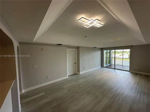 10700 NW 66th St APT 403, Doral, FL 33178