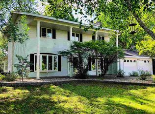 N2381 Skyview Ln, Waupaca, WI 54981