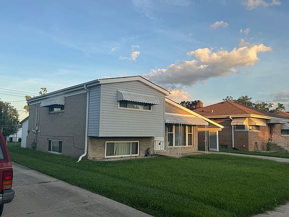 2nd image of 1127 Herbert Ave