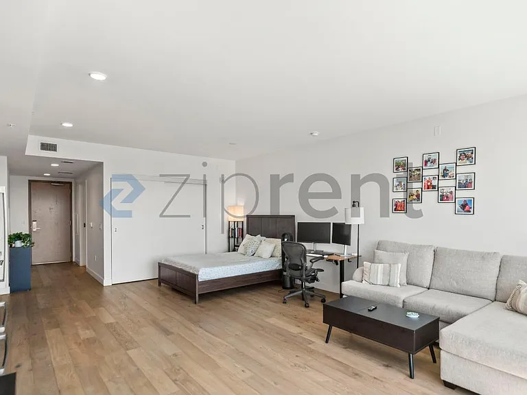 188 W Saint James St #10710 — Photo 11