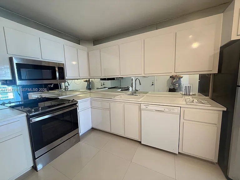 5750 Collins Ave #10F — Photo 7