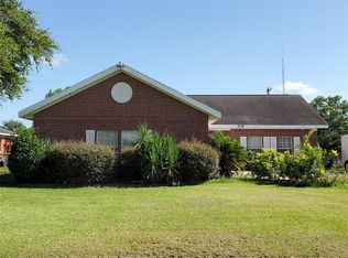 305 E Austin Ave, Palacios, TX 77465