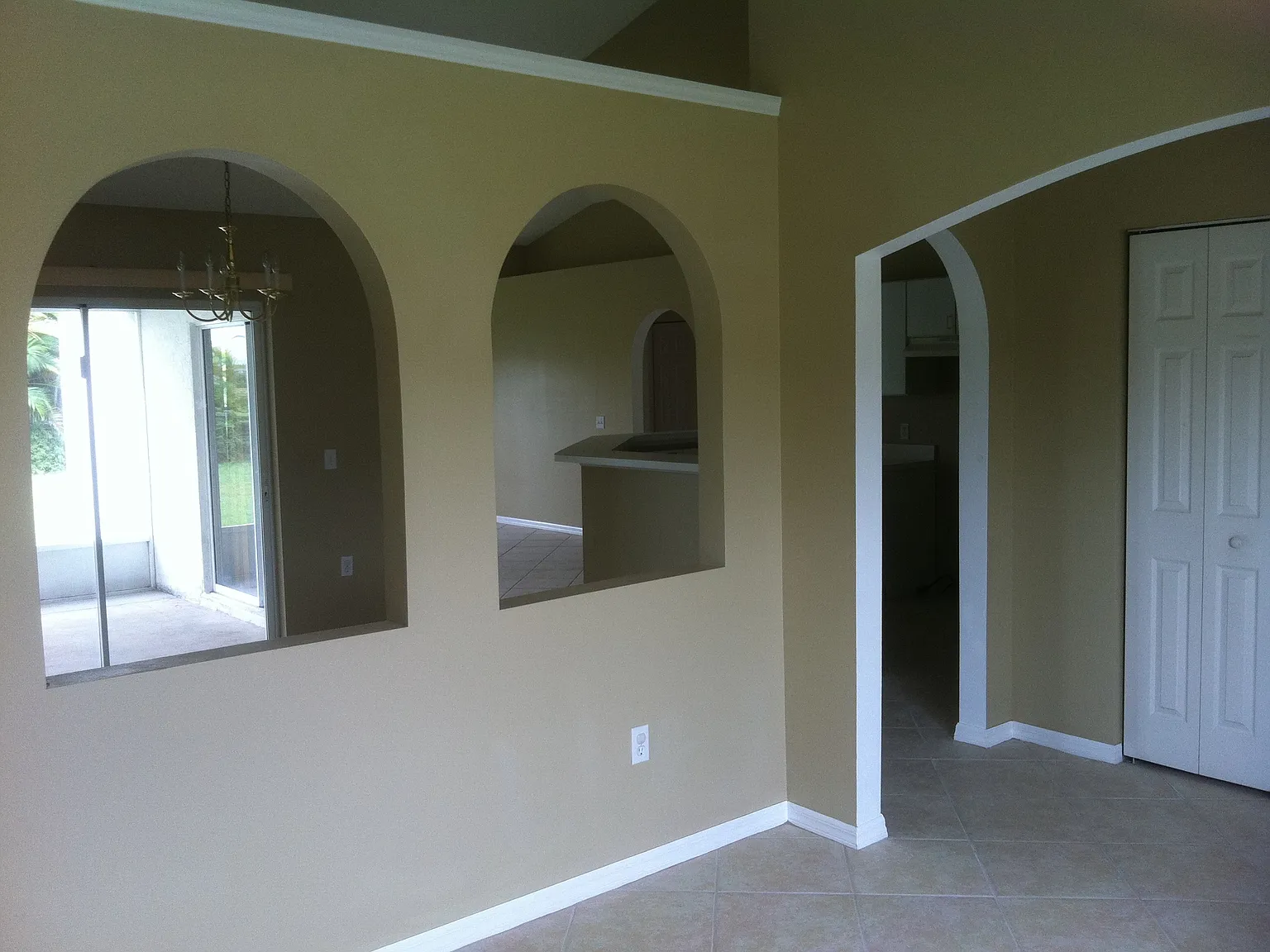 Beautiful 3/2/2 Home avail10/15/26, 34983, screened porch and fenced yard — Photo 4