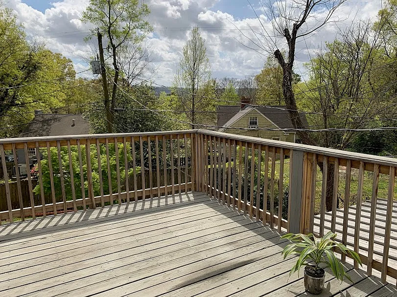 2105 English Village Ln