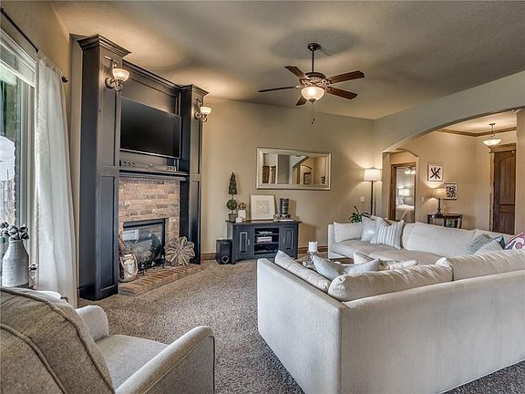 5th image of 605 Samantha Ln
