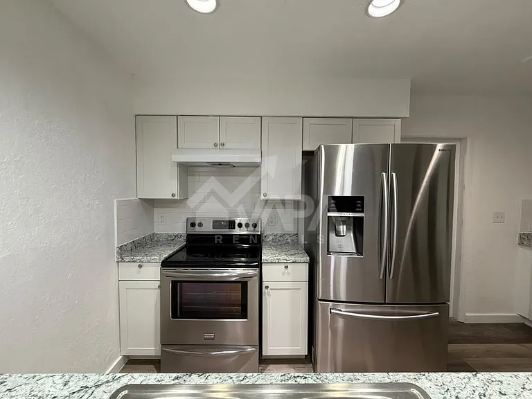 217 Avenue E St — Photo 6
