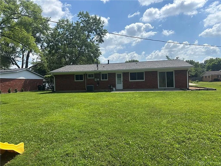 3833 Pobst Dr — Photo 2