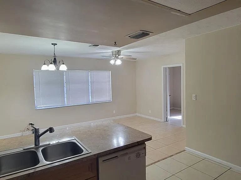 7104 NW 80th Ave — Photo 8