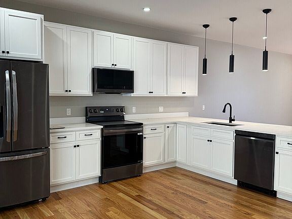 4th image of 243 Echo Lake Road #B9