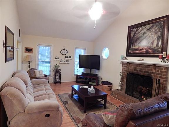 3rd image of 2900 Sand Hills Dr