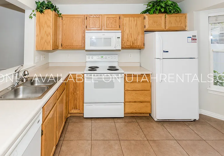 1057 S 810 E — Photo 2