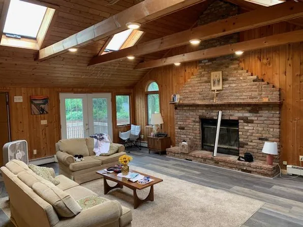 15 Raleigh Rd, Bridgeport, CT 06606