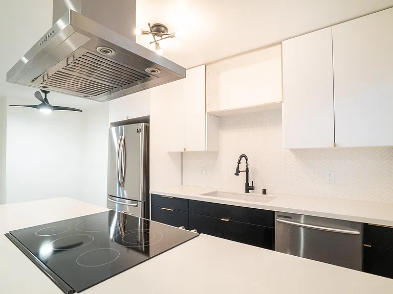 1036 N Genesee Ave — Photo 2