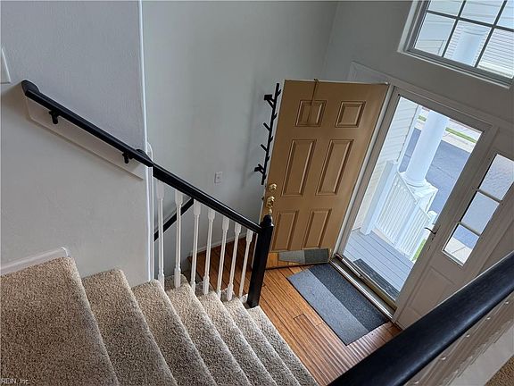 4th image of 823 Mission Ave