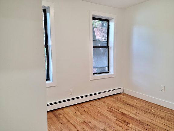 4th image of 32 Gifford Ave #23