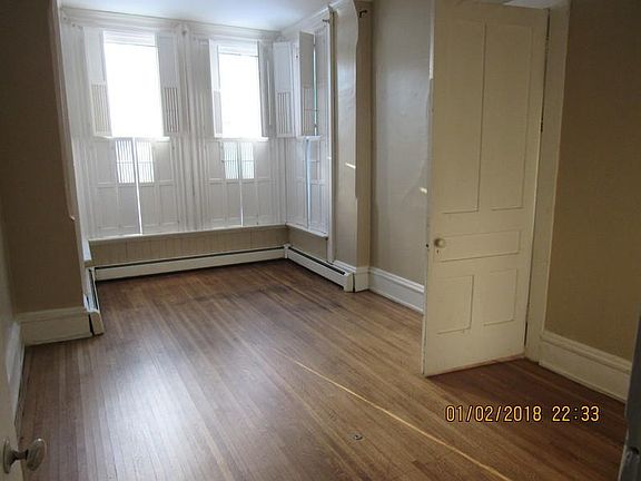 4th image of 129 S Main St APT 1