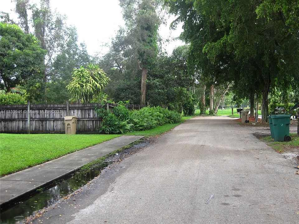 1st image of 6592 SW 46th St #2
