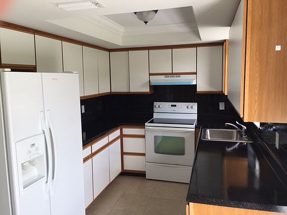 3rd image of 547 Floral Dr