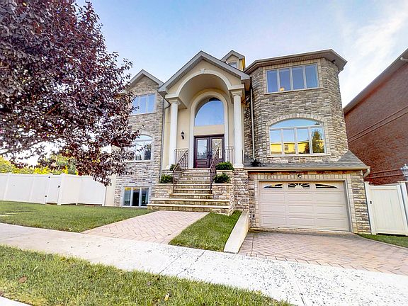 3rd image of 12 Kayla Ct