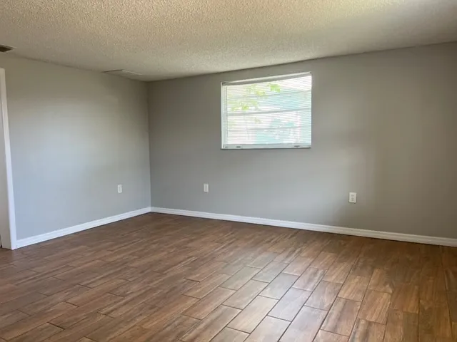 7835 Arbordale Dr — Photo 10