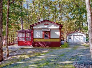 102 Spruce Dr, Shohola, PA 18458