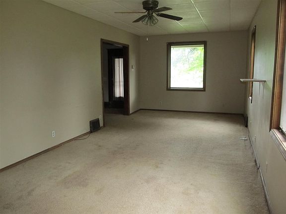 3rd image of 903 Sutherland Ave