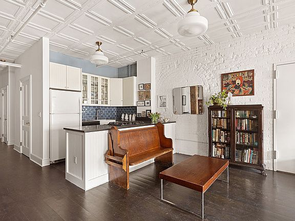 3rd image of 465 Greenwich St APT 4