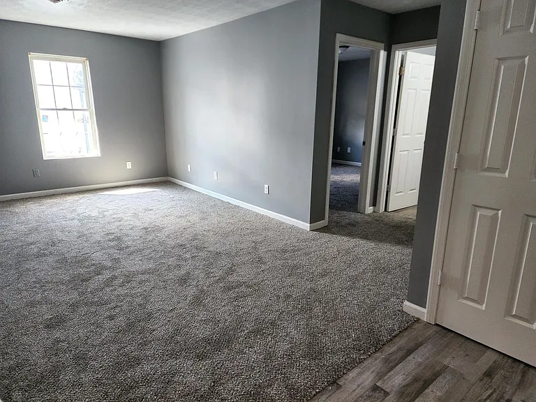 205 E Van Buren St — Photo 2