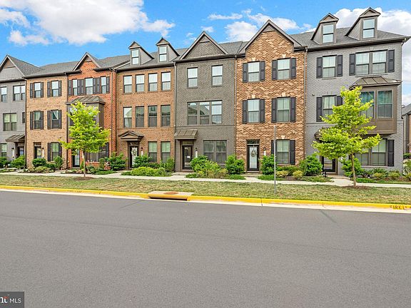 3rd image of 43501 Apple Orchard Sq