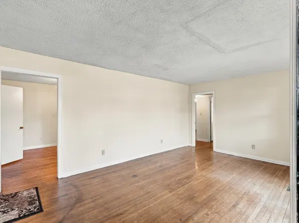 613 N Broad St, Tuscumbia, AL 35674