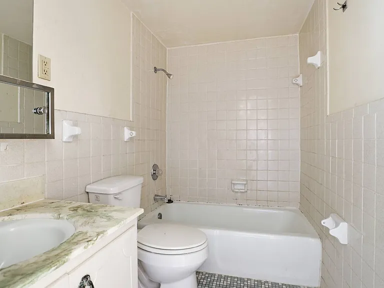 500 NE 15th St #102 — Photo 23