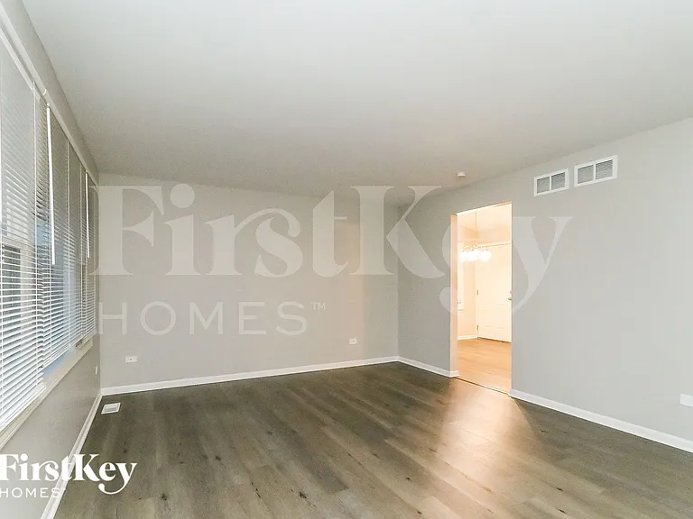 2105 Three Forks Dr — Photo 2