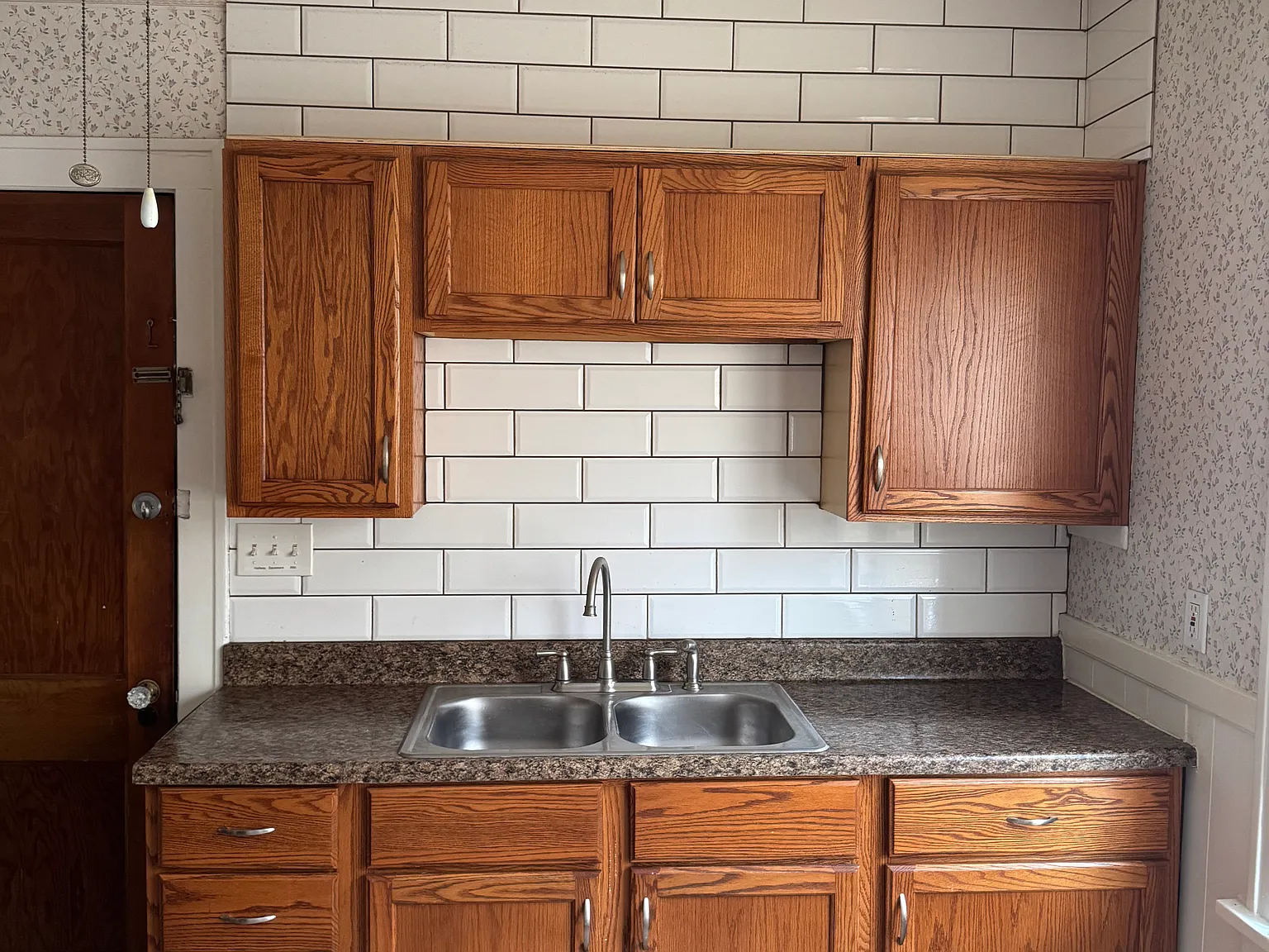 2 bed, 1000 sqft, $1,100 — Photo 1