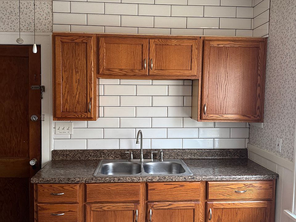 1st image of 3652 W 134th St