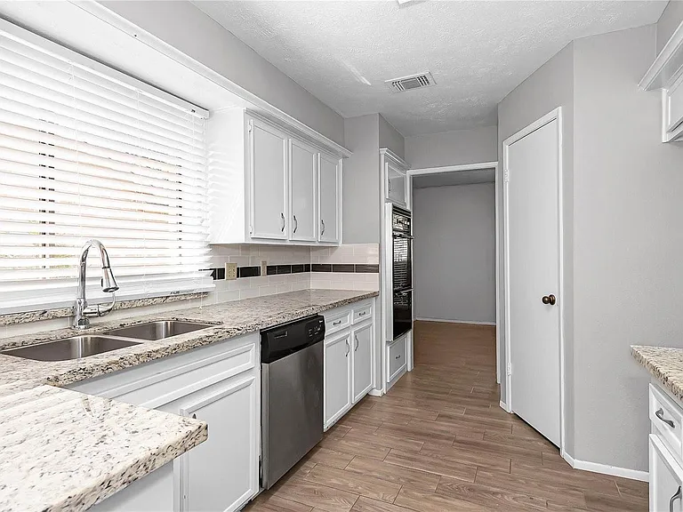 2710 Green Fields Dr — Photo 8