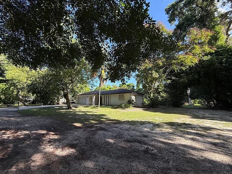 6150 Polly Ave — Photo 3